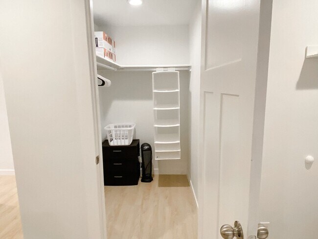 Building Photo - 2652 Daisy Dr.