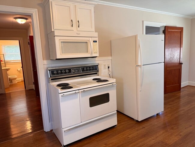 Building Photo - 2 BED, 1 BATH HOME LOCATED A FEW BLOCKS FROM DOWNTOWN ASHEBORO!