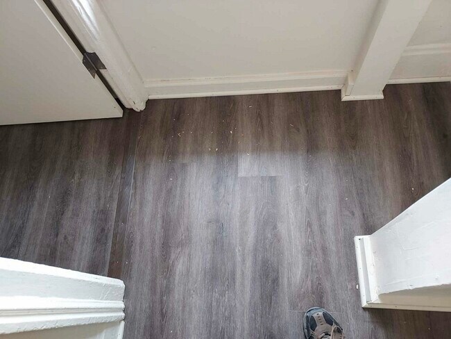 Building Photo - 524 Hallett St