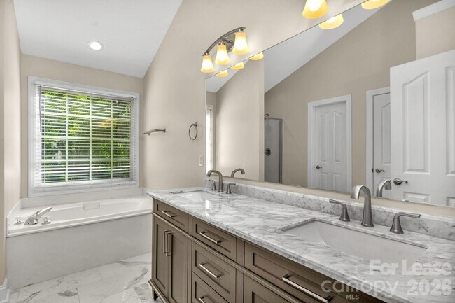 Building Photo - 1202 Coachman Dr