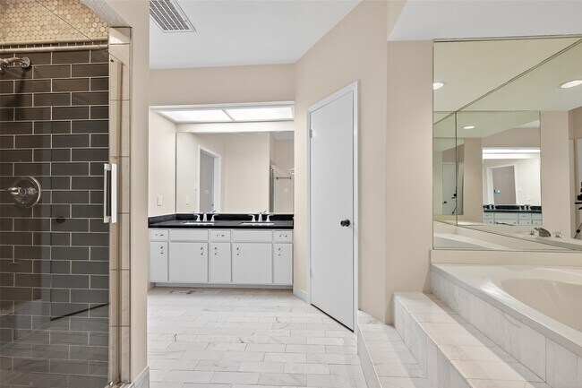 Building Photo - 1698 Creekside Dr