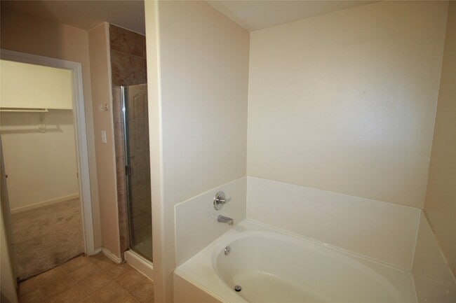 Building Photo - 3827 Dogwood Tr