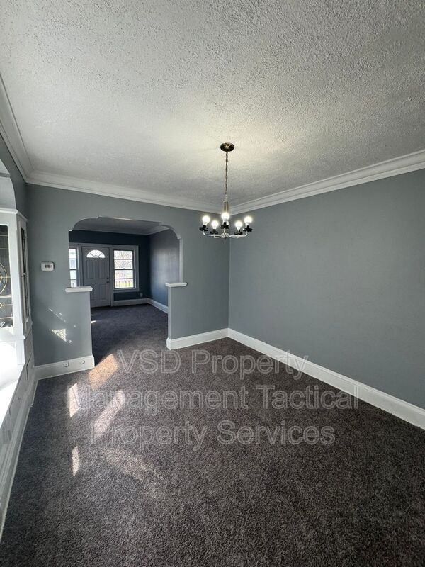 Building Photo - 3289 E 143rd St