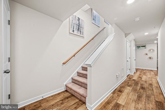 Building Photo - 7658 Clayton Ave