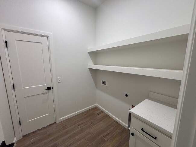 Building Photo - 3021 Hollow Crest Ln