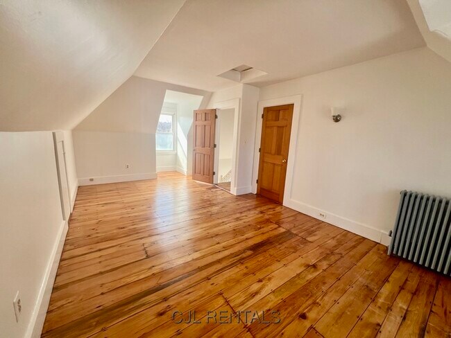 Building Photo - 50 Pond St