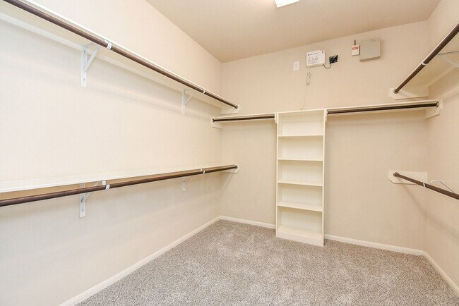 Building Photo - 4215 Mill Oak Dr