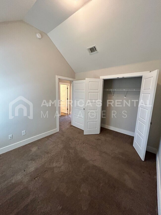 Building Photo - Home for Rent in Chelsea, AL!!! Sign a 24-...