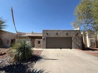 Building Photo - 2 Bedroom / 2 Bath Home with Office Space