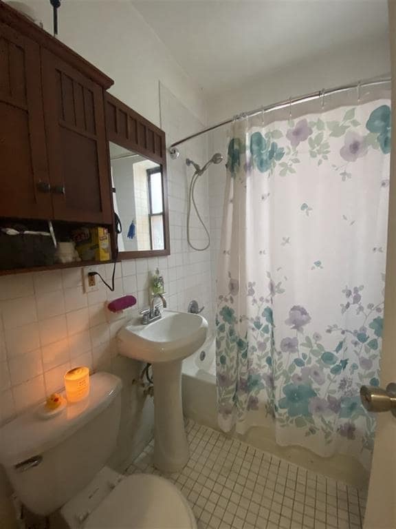 Building Photo - 124 Storms Ave