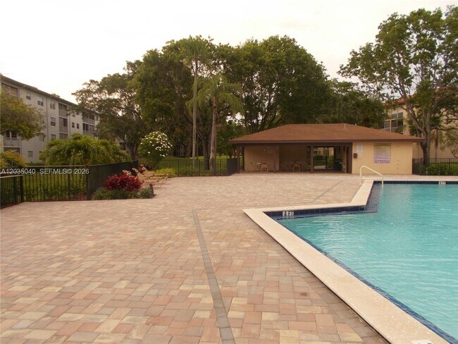 Building Photo - 1400 SW 124th Terrace