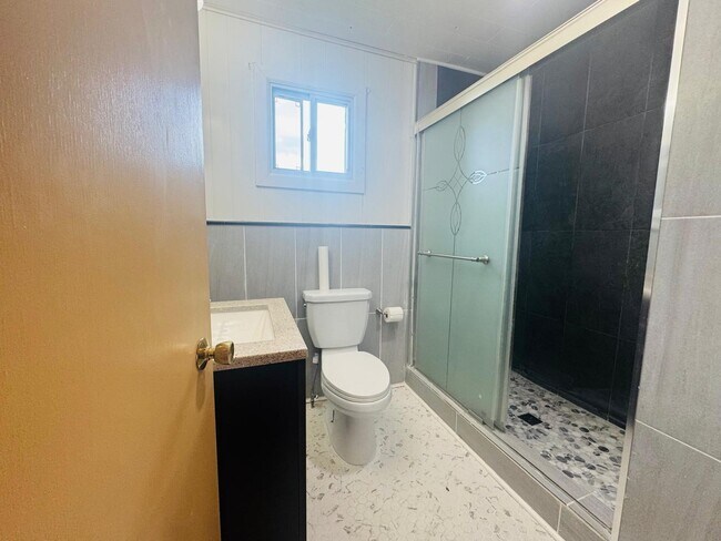 Building Photo - 201 Eastland Rd