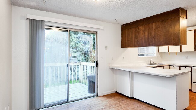 Building Photo - Spacious Apartment in Cozy Tacoma Neighborhood