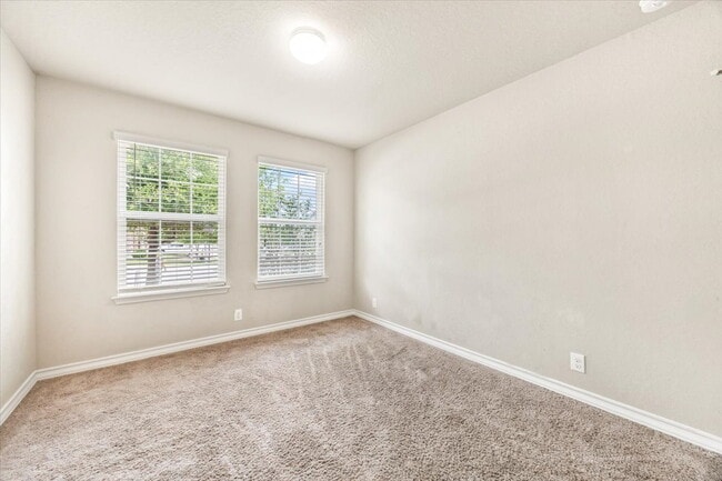 Building Photo - Large, 4 bedroom single story in a beautiful community full of amenities for you to enjoy!