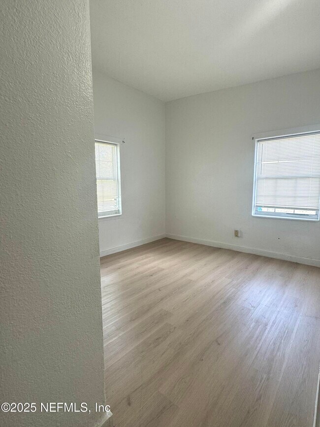 Building Photo - 2584 Wisteria St