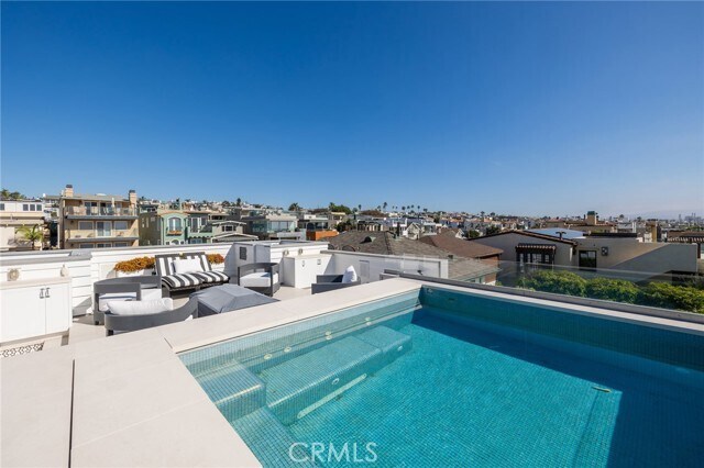 Building Photo - 2428 The Strand