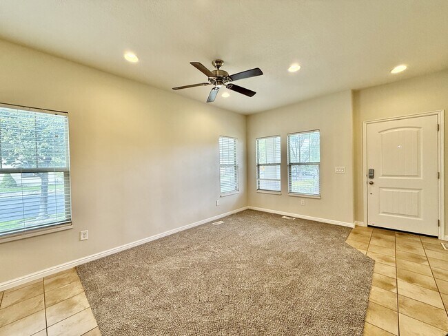Building Photo - 10753 Topview Rd