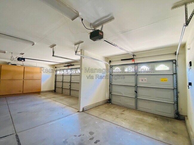 Building Photo - 7115 N Cecelia Ave