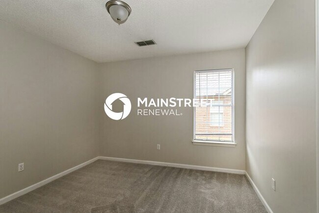Building Photo - 4 Bedroom Pet-Friendly Home in MEMPHIS, TN with Main Street Renewal