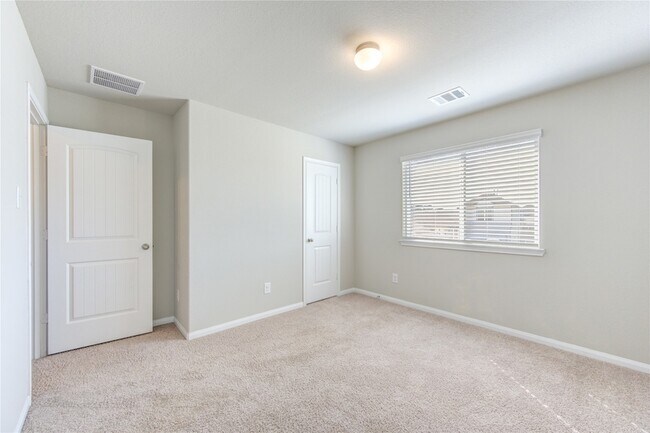 Building Photo - 2534 Sturgeon Wy