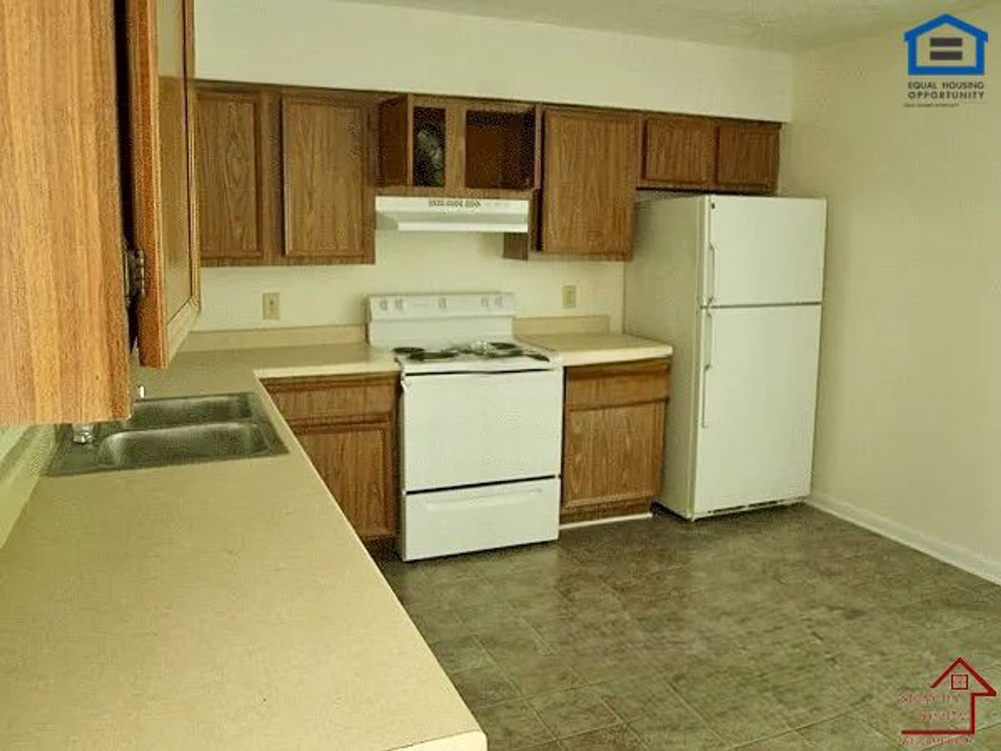 Building Photo - 404 Oriole Dr