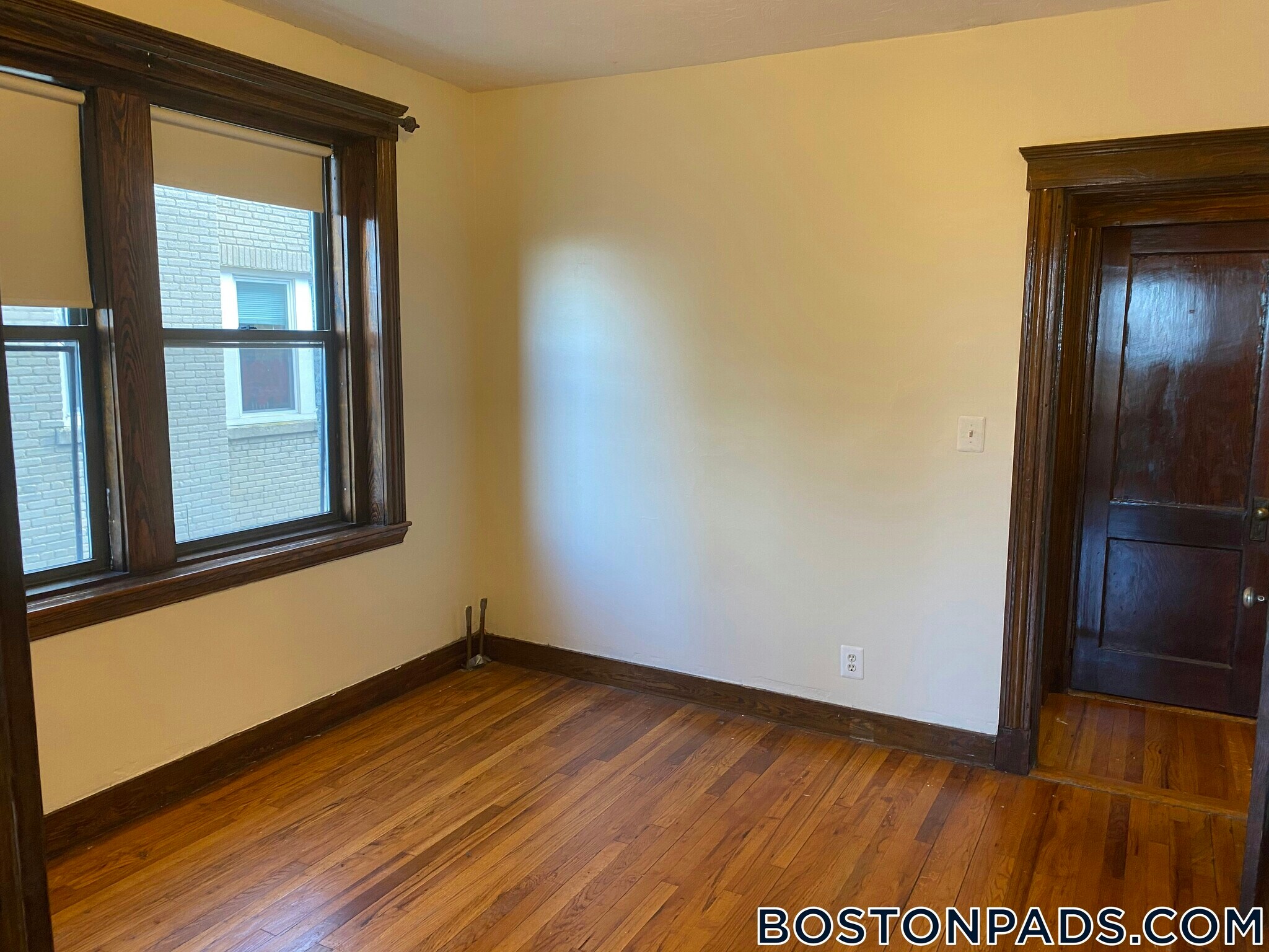 Building Photo - 240 Kelton St