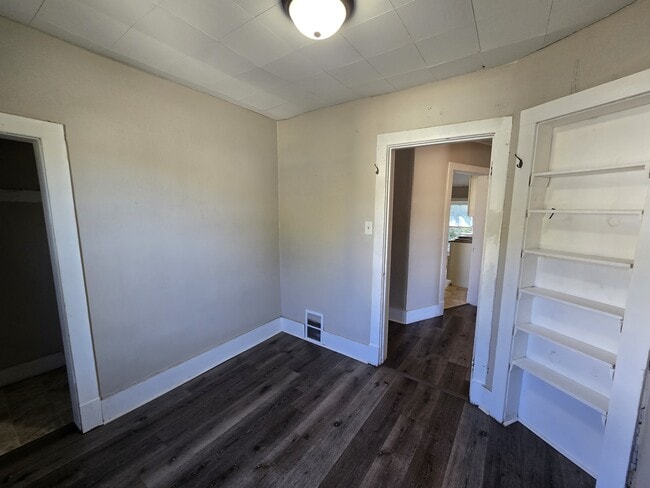 Building Photo - 437 Riehl St