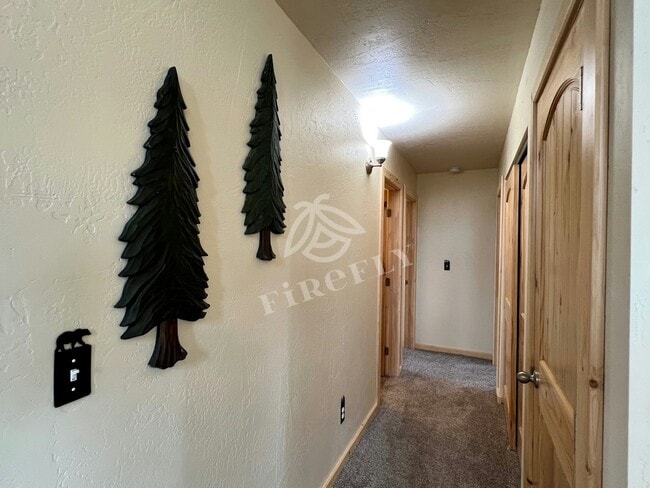 Building Photo - 2268 Meadow Ln