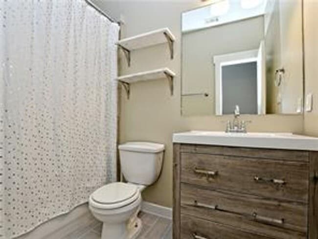 Building Photo - 804 E 47th St