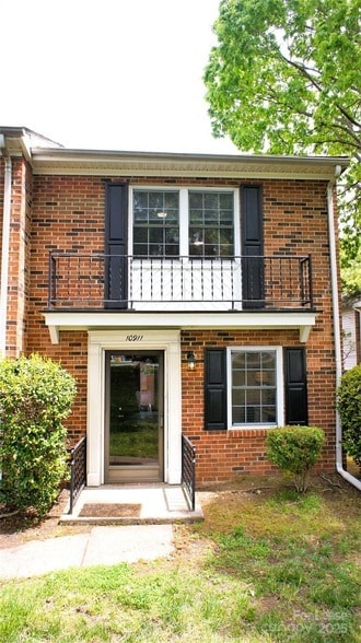 Building Photo - 10911 Park Rd