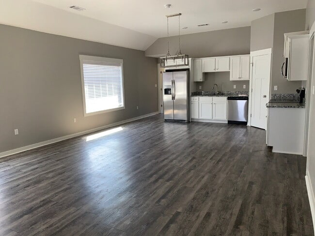 Building Photo - Charming 3-Bedroom Home with 2 Full Baths ...