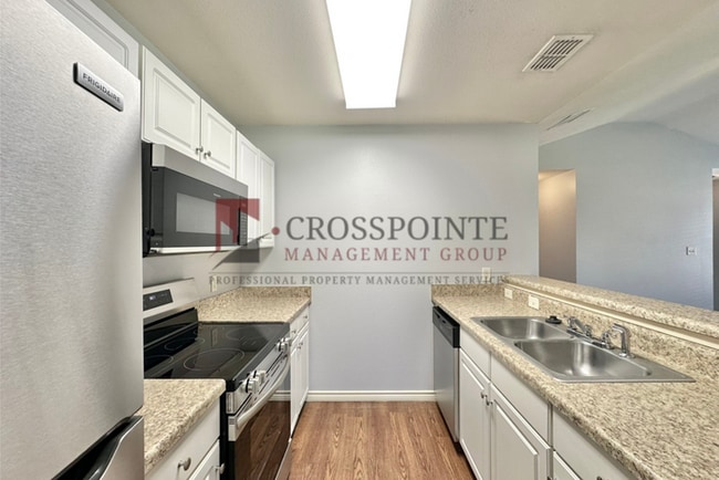 Building Photo - 2 Bedroom 2 Bath Duplex at Mansion Creek in Tyler! 1/2 OFF your first full month’s rent!