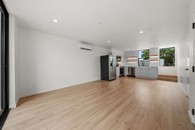 Building Photo - 2664 L St