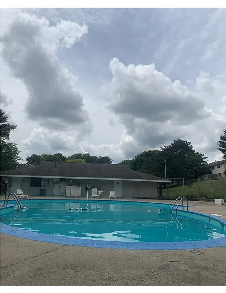 Building Photo - 3567 Kenbrooke Ct