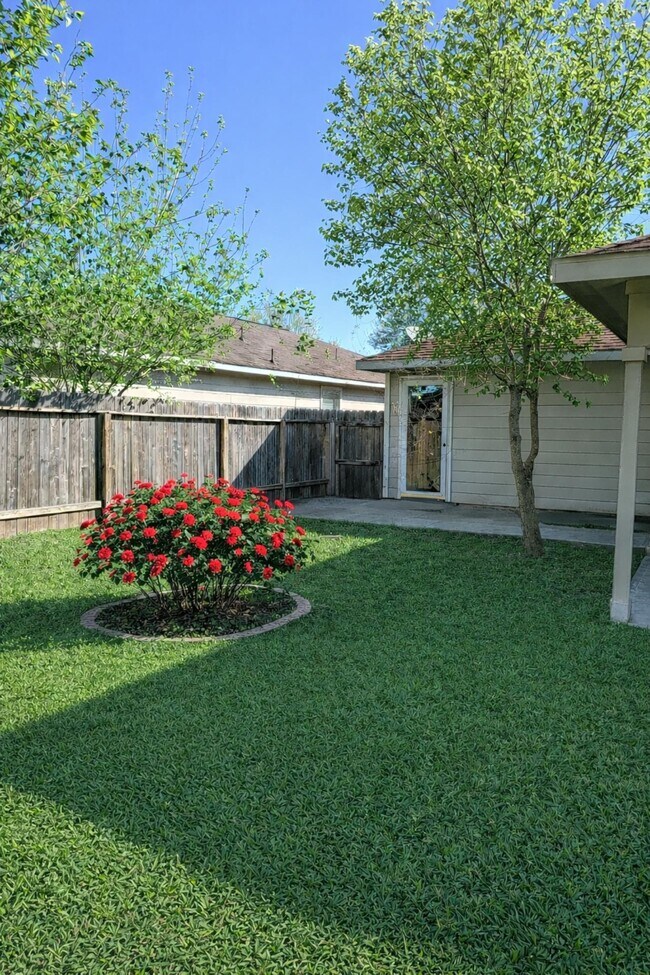 Building Photo - 15823 Regal Trace Ln