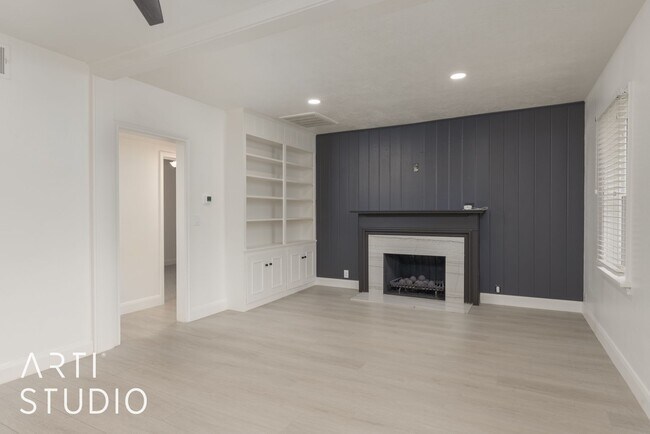 Building Photo - Newly Renovated 3 Bedroom, 2 Bathroom Home...