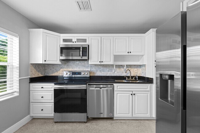 Building Photo - 259 Bloomfield Dr