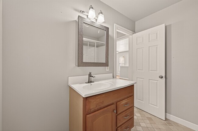 Building Photo - 2405 Southgate Blvd