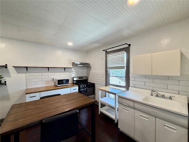 Building Photo - 1057 7th Ave N