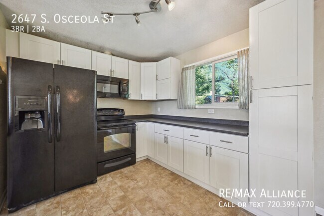 Building Photo - 2647 S Osceola St