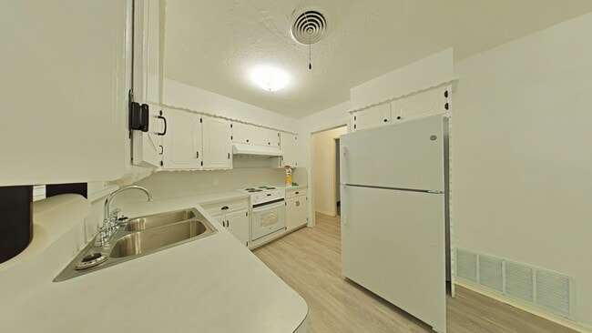 Building Photo - 4623 SE Mieling Dr