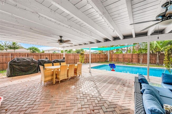 Building Photo - 15930 SW 90th Ave