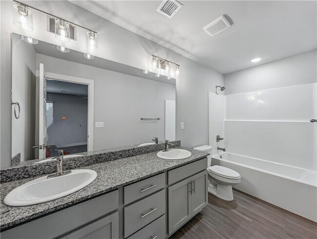 Building Photo - 6505 NW Altus St