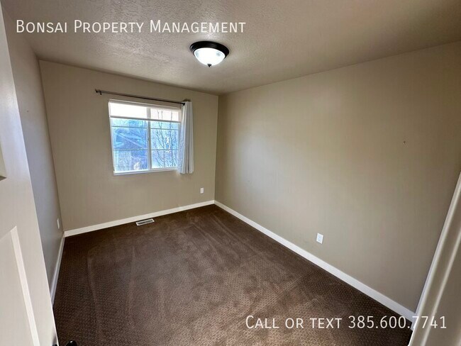 Building Photo - 3711 Summer Heights Dr