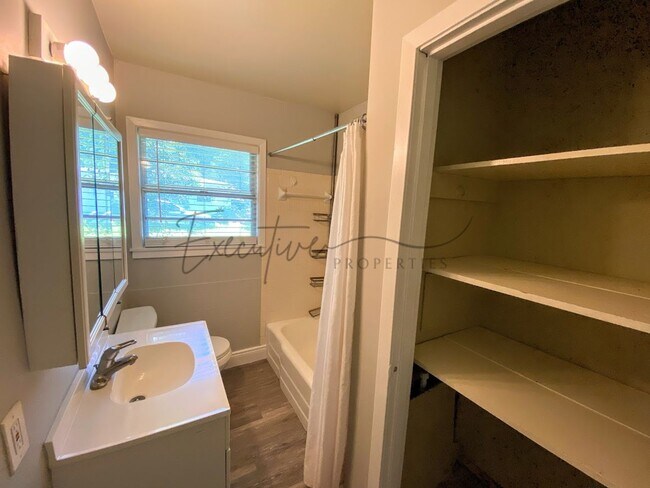 Building Photo - Updated 3-Bedroom Home with Bonus Room & F...