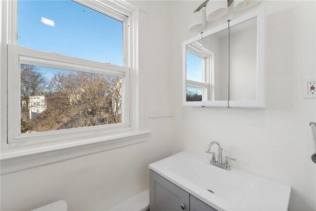 Building Photo - 19 Vale St