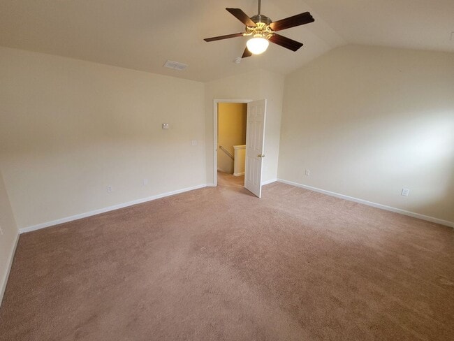 Building Photo - 4 bed, 2.5 Bath Home Available in Chartwel...