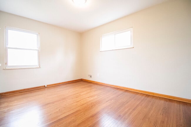 Building Photo - 25 Willamont Rd