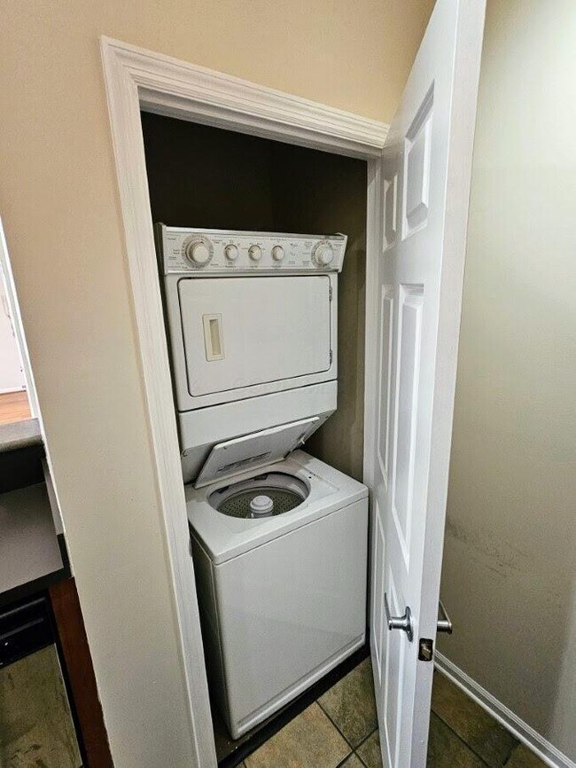 Building Photo - 120 E Mound St