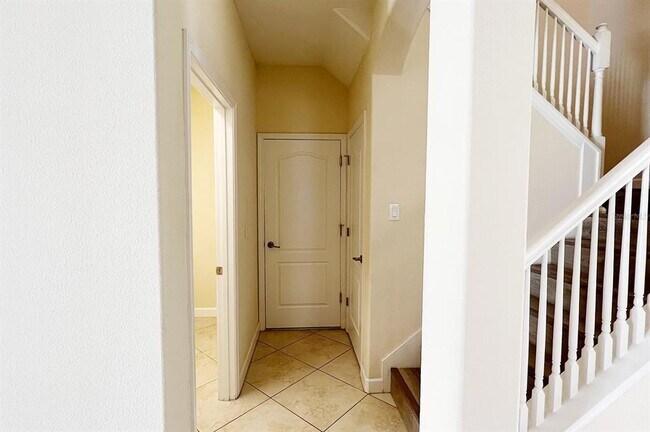 Building Photo - 1604 Thetford Cir